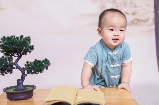广州借卵试管代怀包男孩宝宝爱吐奶是什么原因